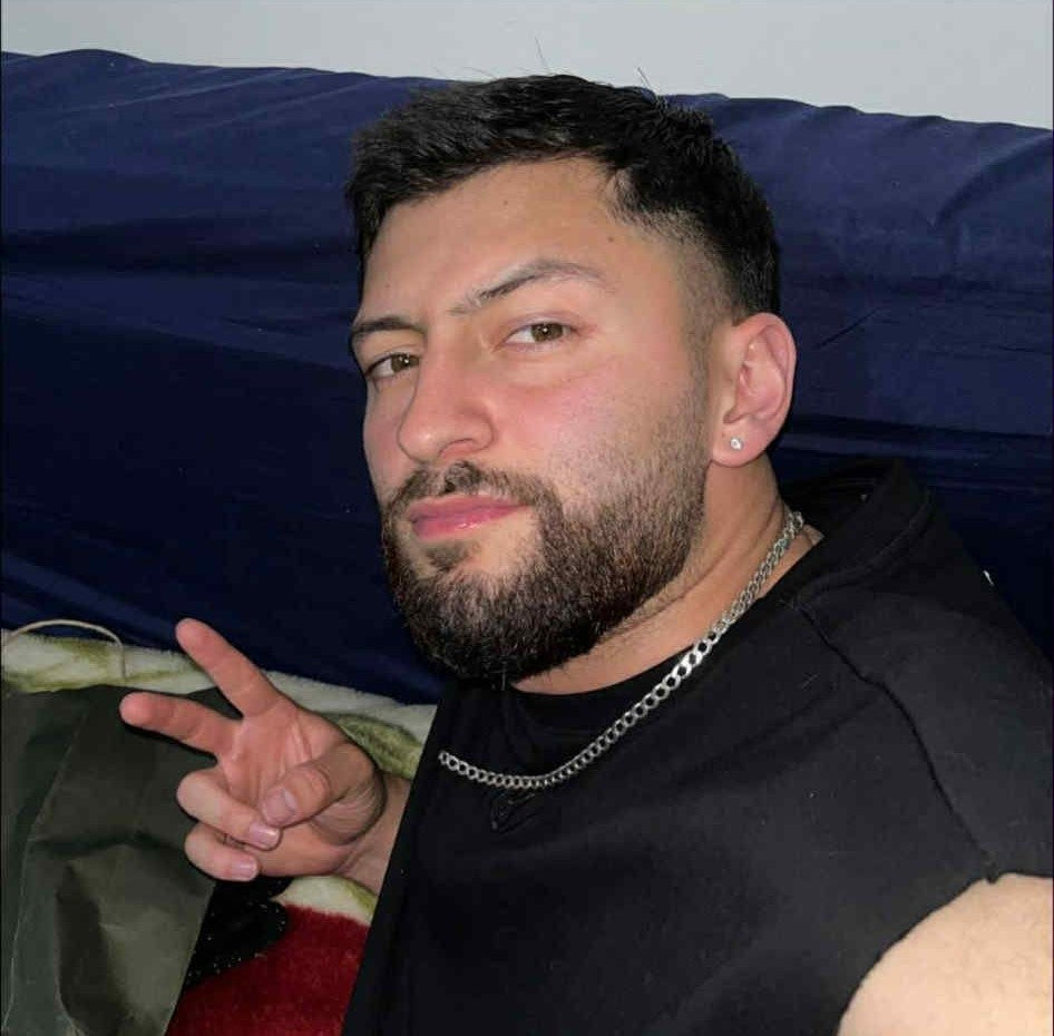 <em>Andres Velandia</em>